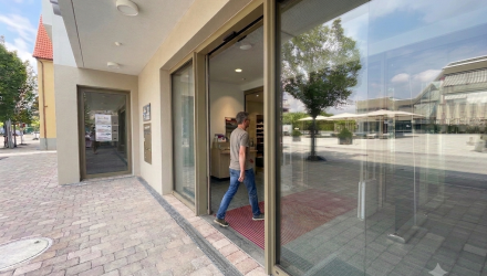Türsysteme, Gemini Generated Image R2oea3r2oea3r2oe Automatiktüren von LANGE
