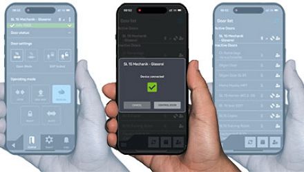 Digitale Überwachung der automatischen Türsysteme durch das Control Panel am Smartphone