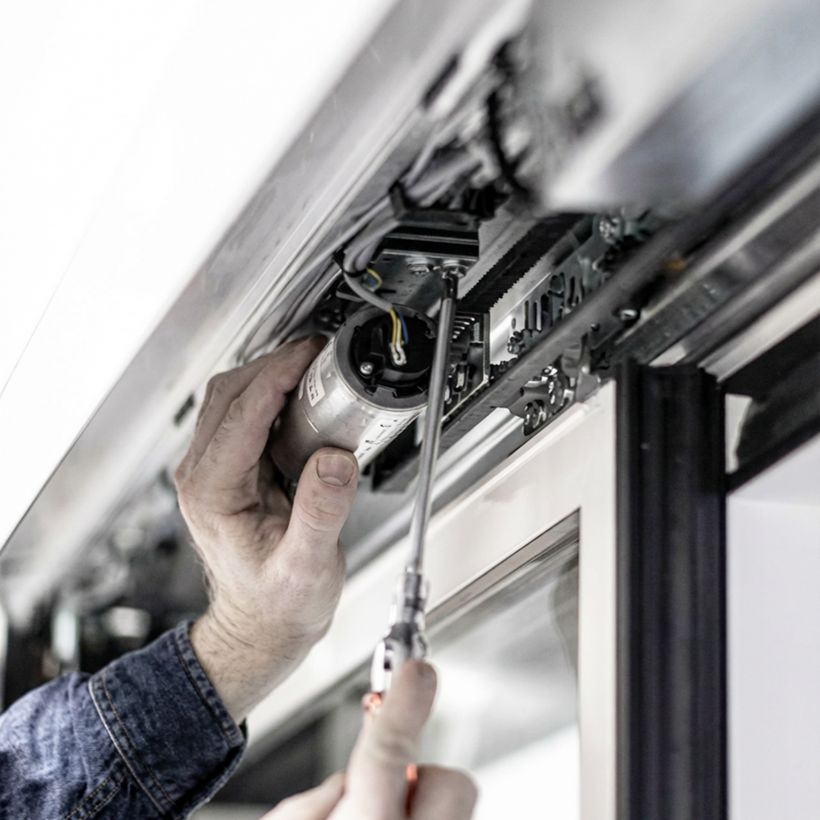 Türsysteme, Schiebetuer Modernisierung Automatiktüren von LANGE 