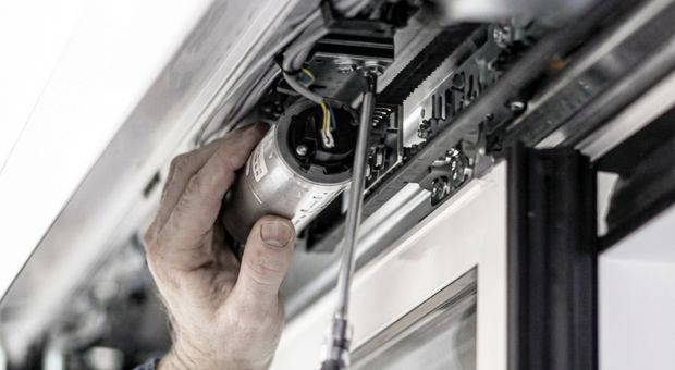 Türsysteme, Schiebetuer Modernisierung Automatiktüren von LANGE