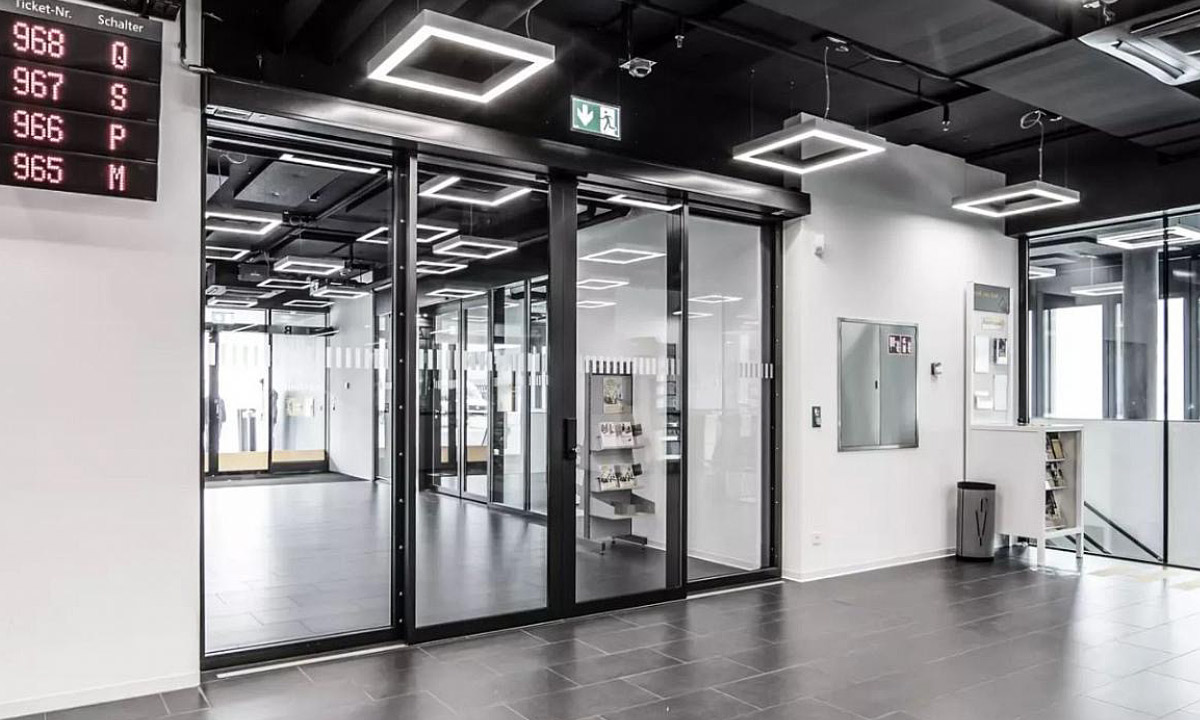 Automatische Türsysteme und Fassadengestaltung, 11 Sta Brandschutz Schiebetuersystem Web – LANGE Automatiktüren GmbH