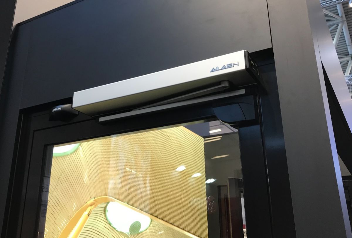 Drehtuerantriebe Drehfluegeltueren Drehtuereantriebe FD10F