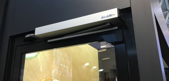 Drehtuerantriebe Drehfluegeltueren Drehtuereantriebe FD10F