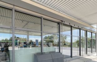 Türsysteme, Aluminiumelemente Ref Aral Tamm 2 Automatiktüren von LANGE